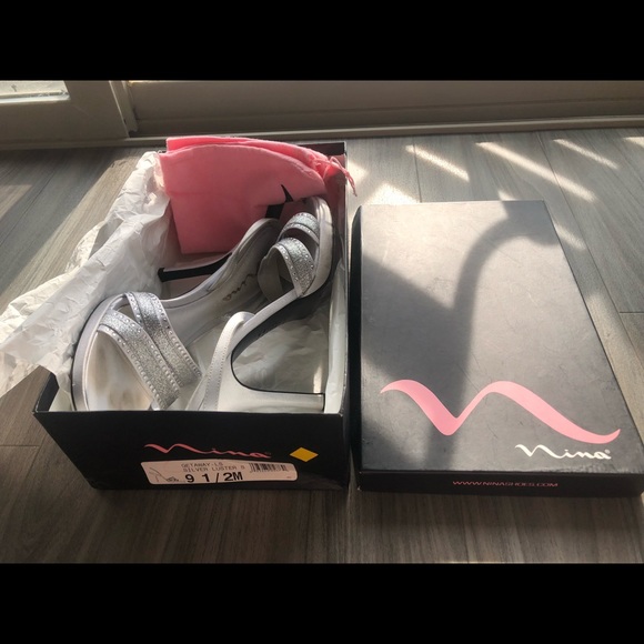 Nina silver luster heels - Picture 2 of 5